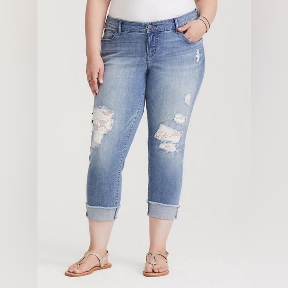 TORRID Crop Boyfriend Jean - Vintage Stretch Light Wash Size 12 Lace Underlay - Picture 1 of 13